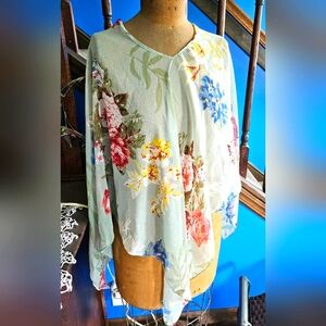 Women's scarf / shawl, floral print, one size fits most.